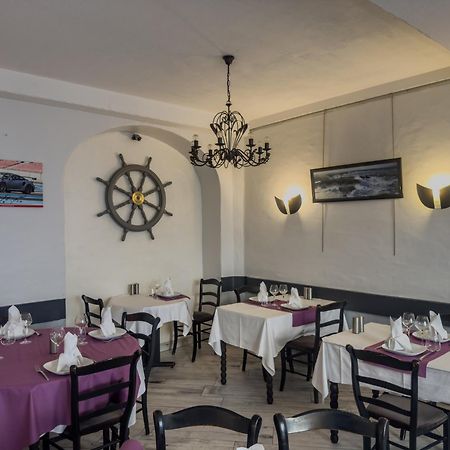 Logis Hotel Les Chardons Bleus Restaurant Le Bistrot De La Mer ロスコフ エクステリア 写真