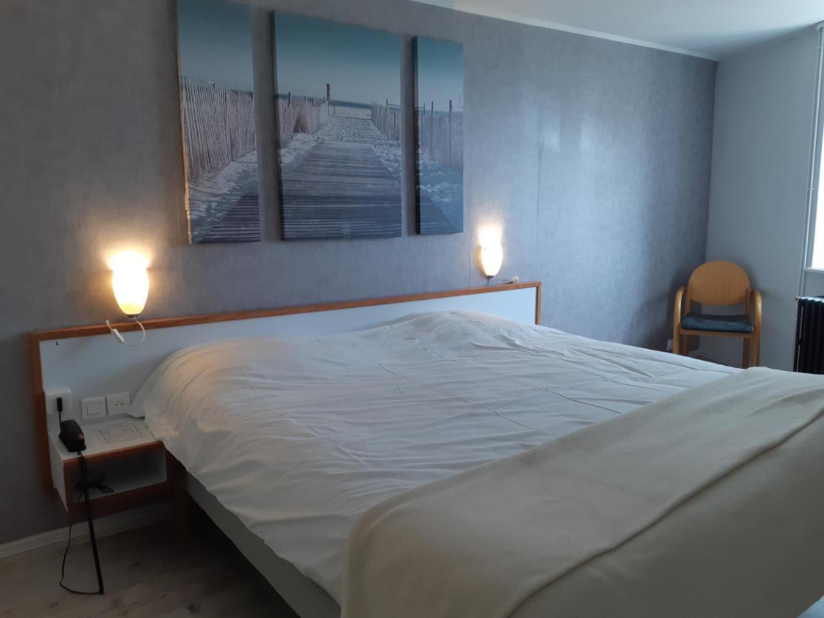 Logis Hotel Les Chardons Bleus Restaurant Le Bistrot De La Mer ロスコフ エクステリア 写真