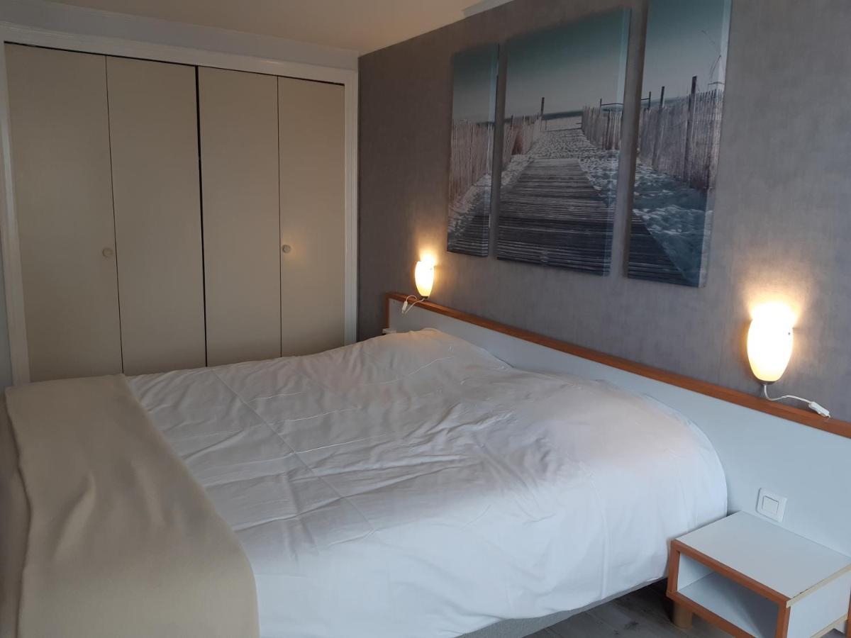 Logis Hotel Les Chardons Bleus Restaurant Le Bistrot De La Mer ロスコフ エクステリア 写真