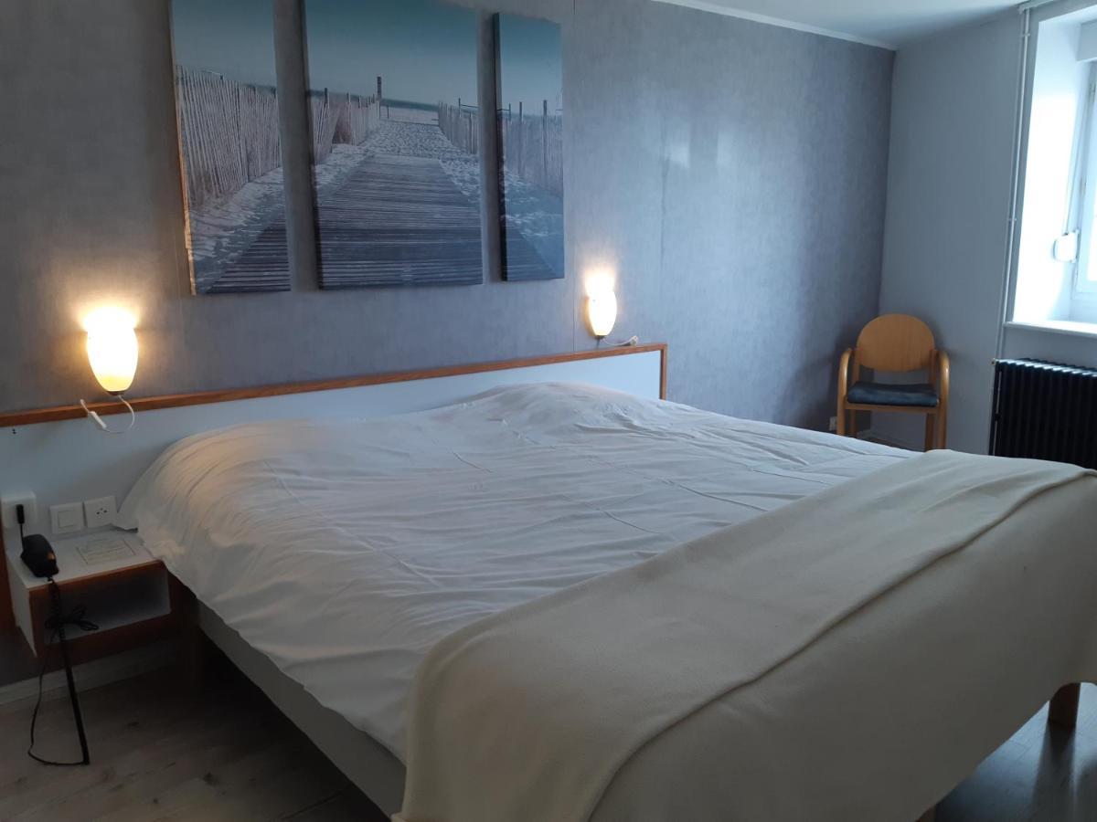 Logis Hotel Les Chardons Bleus Restaurant Le Bistrot De La Mer ロスコフ エクステリア 写真