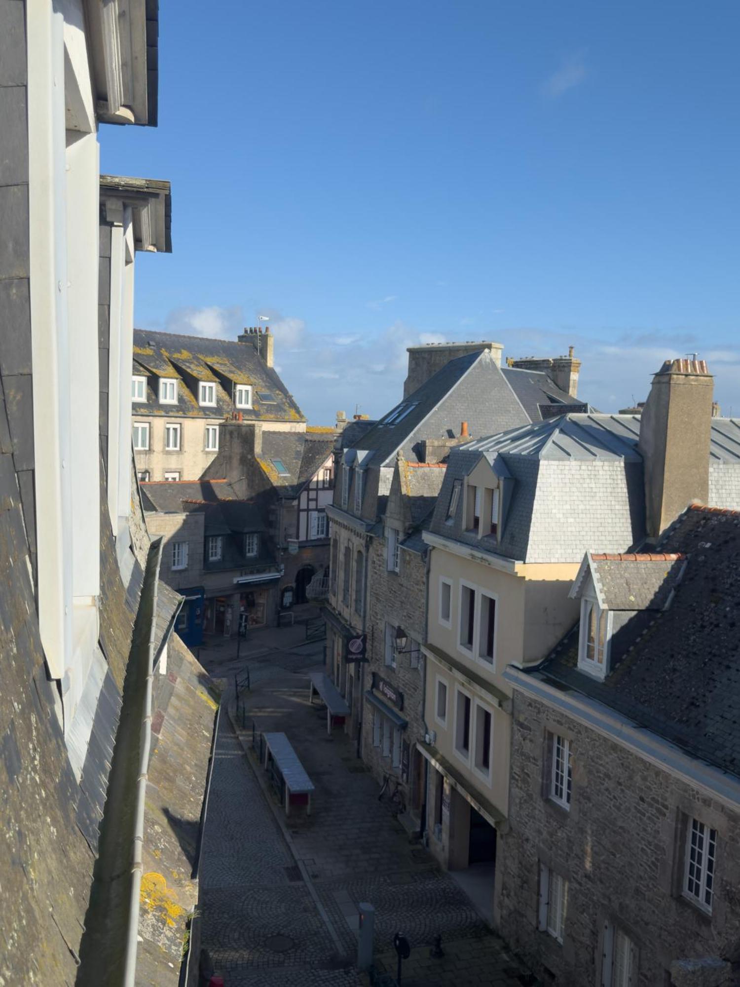 Logis Hotel Les Chardons Bleus Restaurant Le Bistrot De La Mer ロスコフ エクステリア 写真