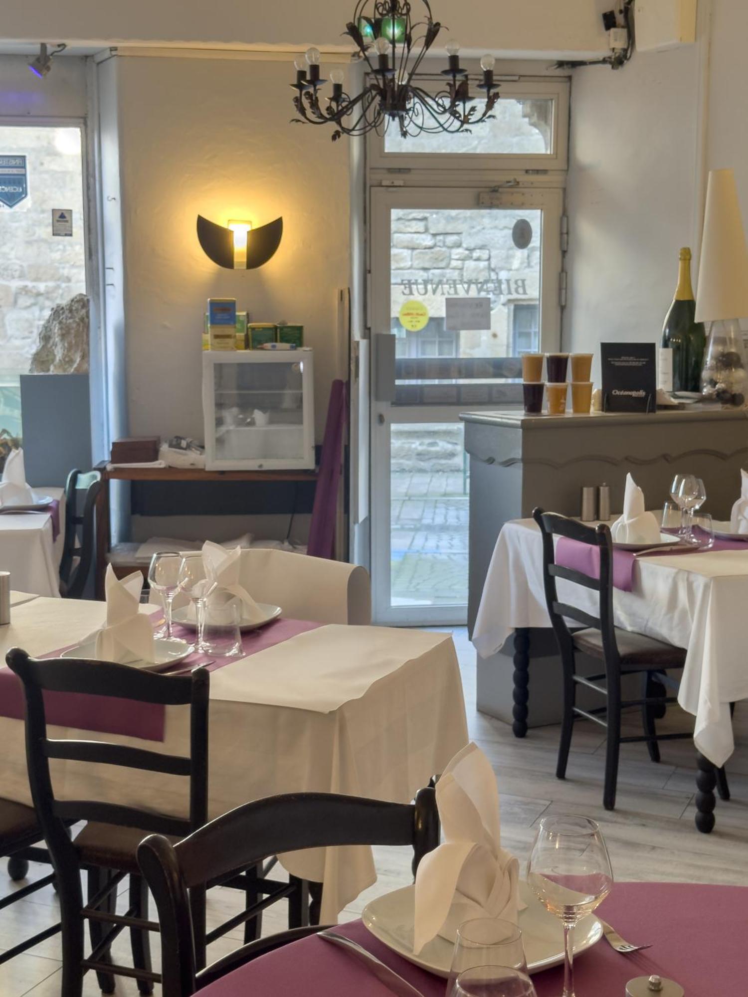 Logis Hotel Les Chardons Bleus Restaurant Le Bistrot De La Mer ロスコフ エクステリア 写真