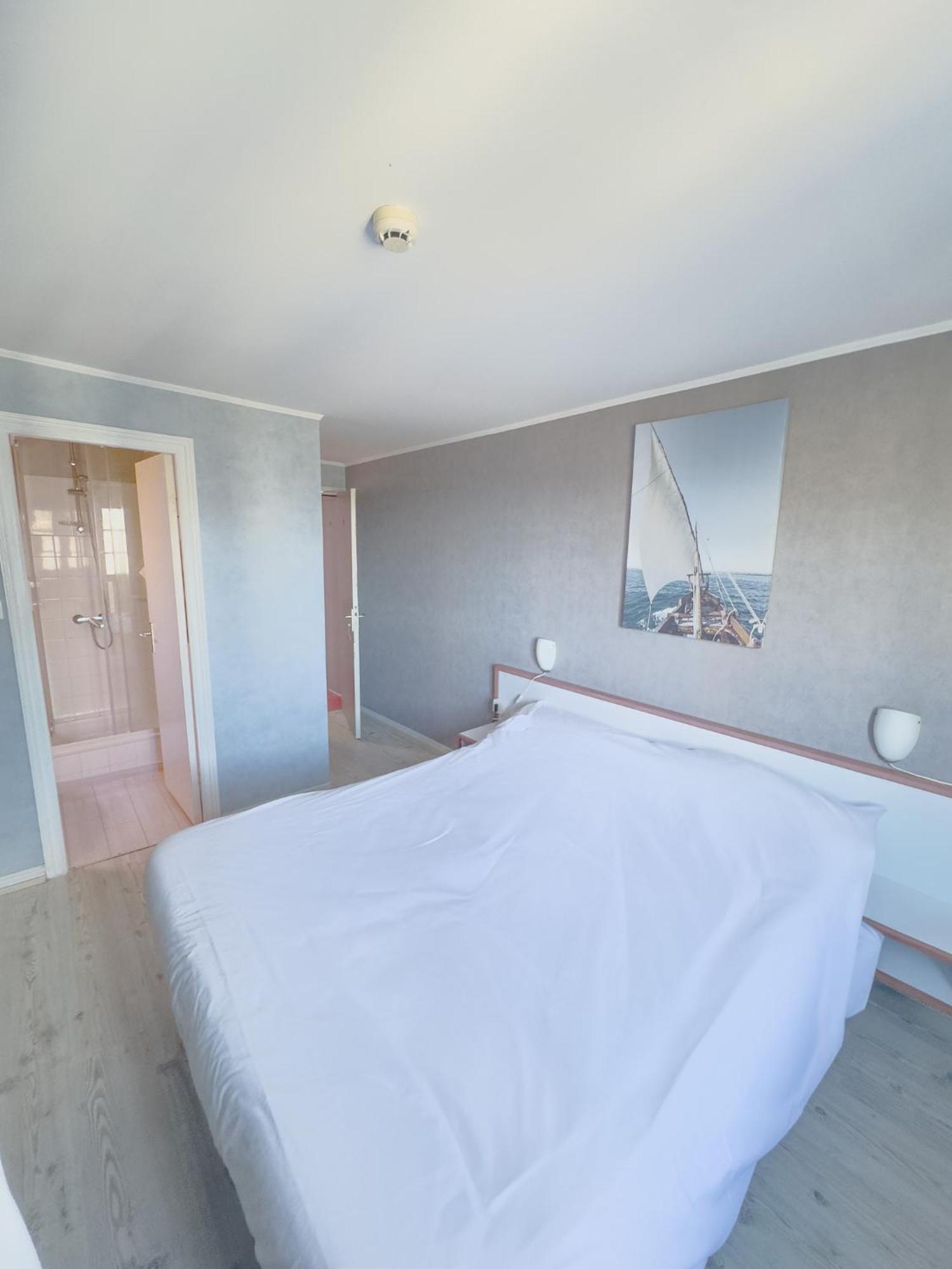 Logis Hotel Les Chardons Bleus Restaurant Le Bistrot De La Mer ロスコフ エクステリア 写真