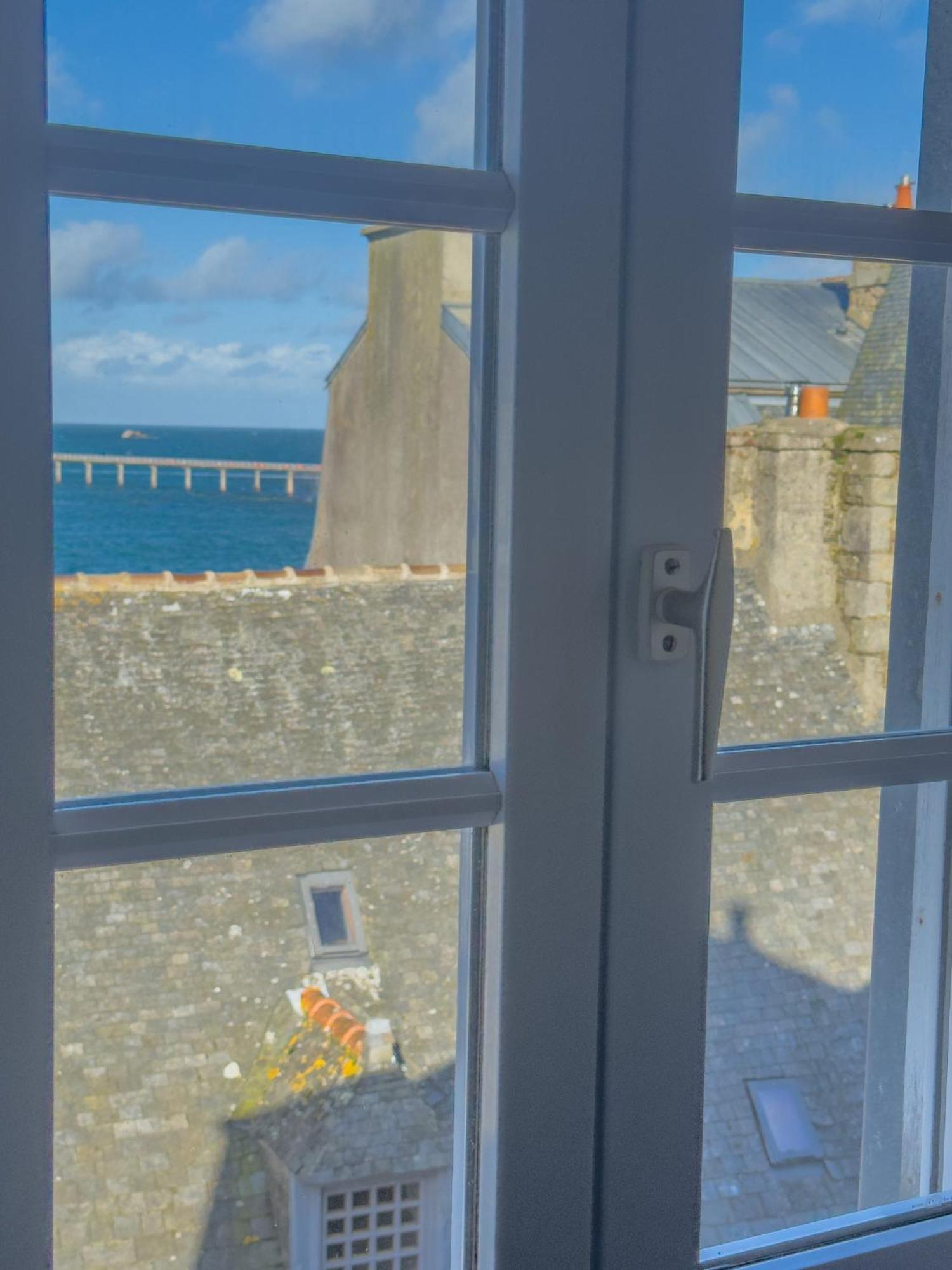 Logis Hotel Les Chardons Bleus Restaurant Le Bistrot De La Mer ロスコフ エクステリア 写真