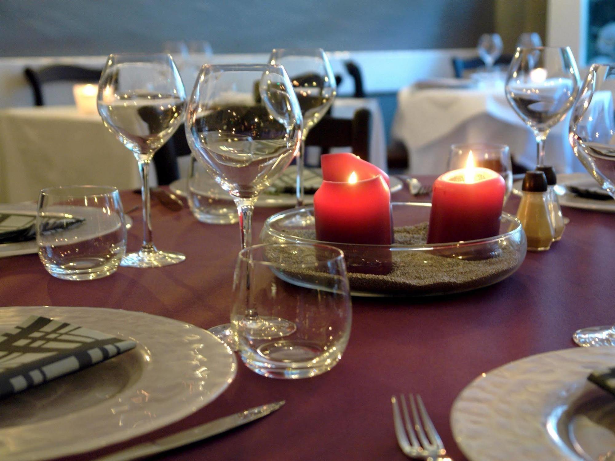 Logis Hotel Les Chardons Bleus Restaurant Le Bistrot De La Mer ロスコフ エクステリア 写真
