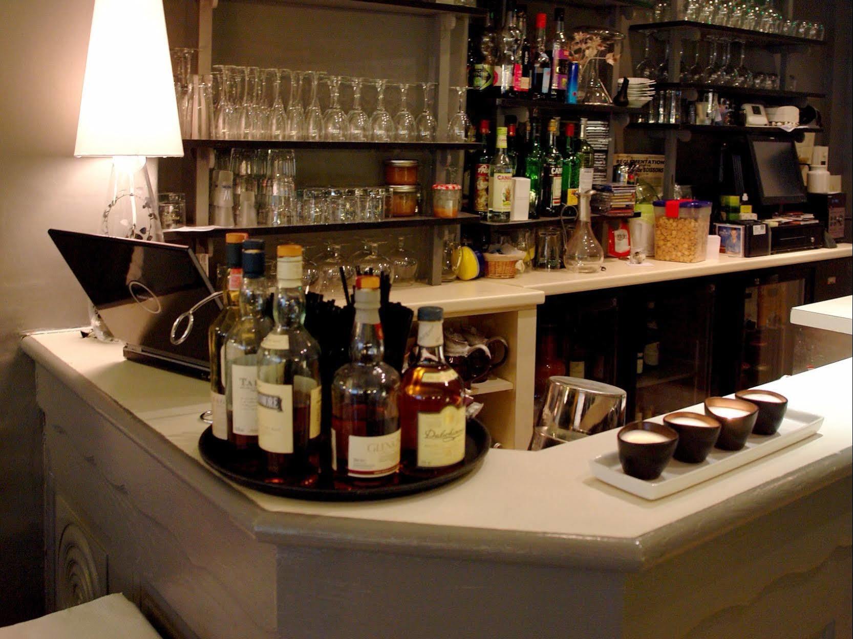 Logis Hotel Les Chardons Bleus Restaurant Le Bistrot De La Mer ロスコフ エクステリア 写真