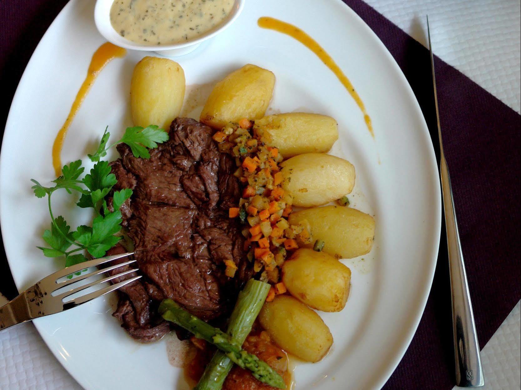 Logis Hotel Les Chardons Bleus Restaurant Le Bistrot De La Mer ロスコフ エクステリア 写真