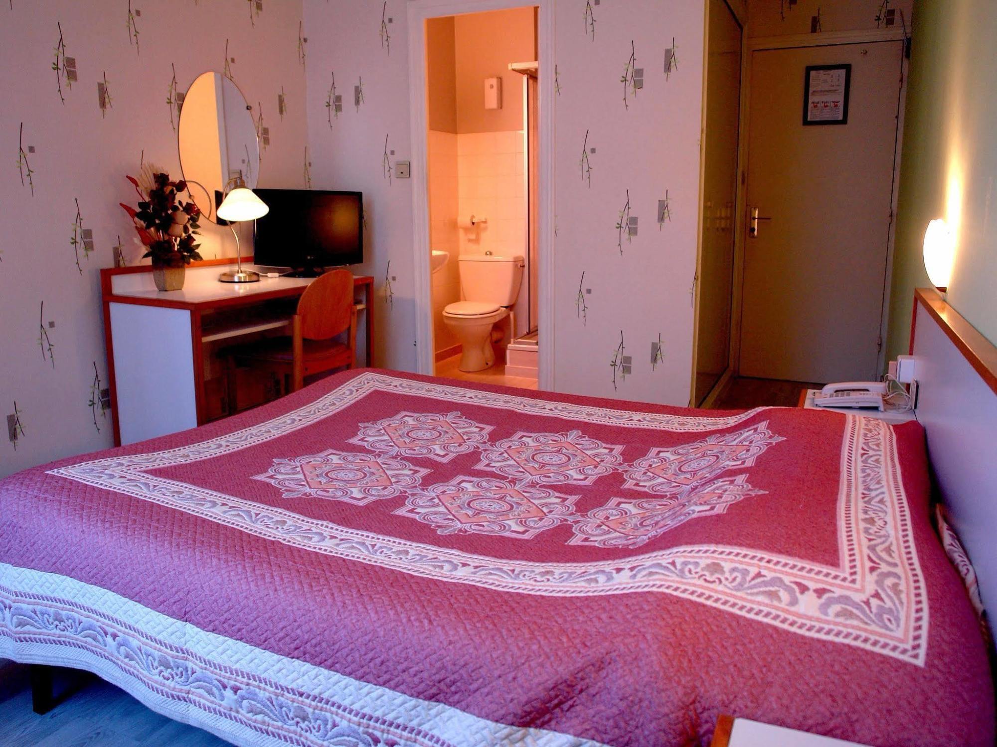 Logis Hotel Les Chardons Bleus Restaurant Le Bistrot De La Mer ロスコフ エクステリア 写真